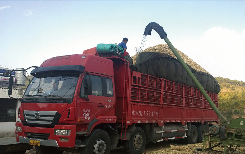 載貨汽車(chē)寧洱竹制品廠(chǎng)正在裝車(chē)
