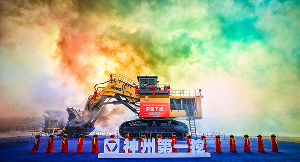 “神州第一挖”徐工700噸級液壓挖掘機下線(xiàn)，標志著(zhù)中國成為世界上繼德國、日本、美國后，第4個(gè)具備700噸級以上液壓挖掘機研發(fā)制造能力的國家