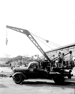 中國首臺5噸汽車(chē)起重機