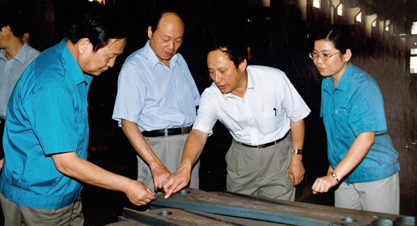 新一屆領(lǐng)導班子上任，掀開(kāi)徐工變革發(fā)展新篇章