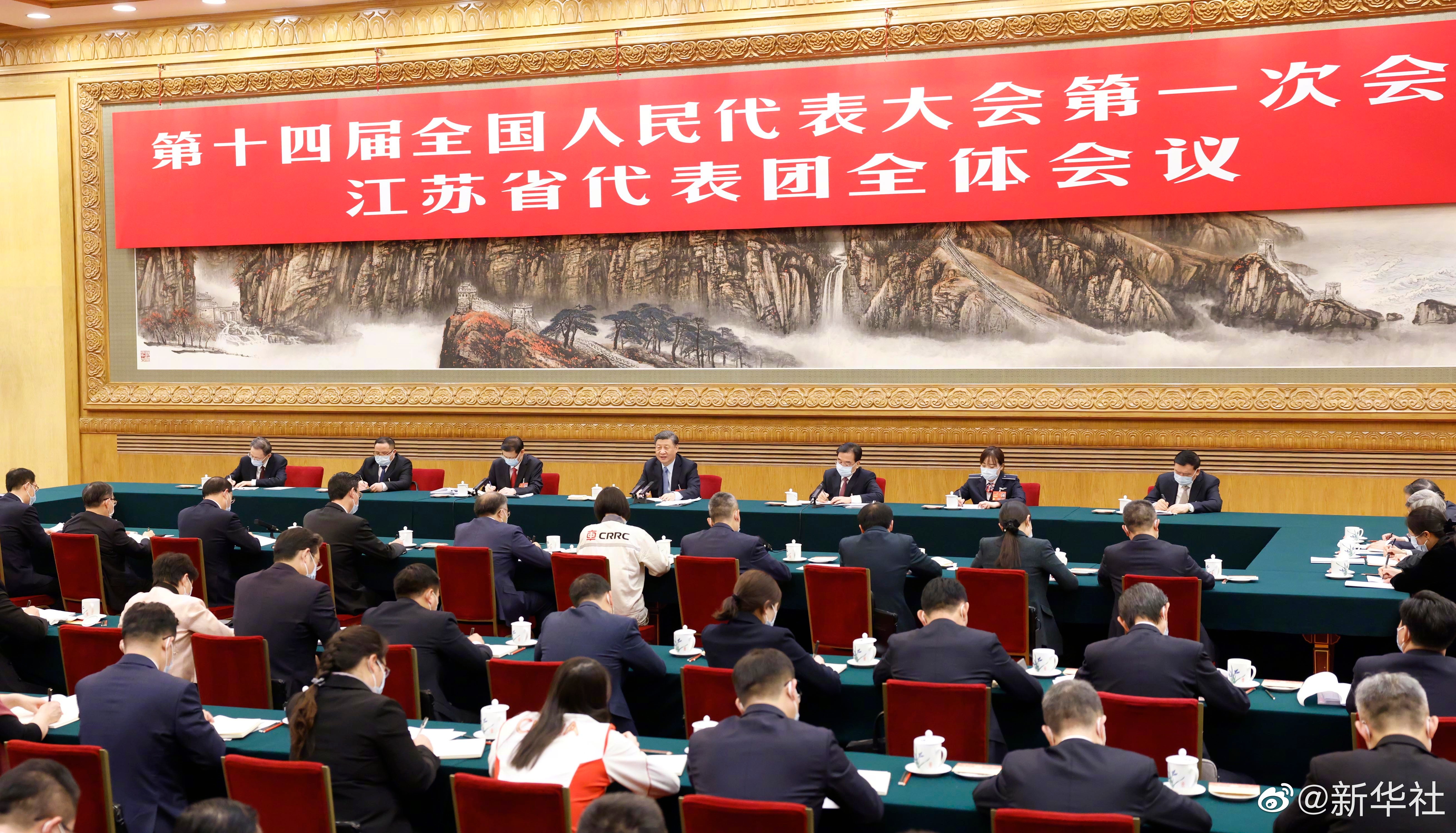 習近平總書(shū)記參加江蘇代表團審議，現場(chǎng)聽(tīng)取徐工集團匯報發(fā)言，對徐工五年發(fā)展給予充分肯定和殷切期望