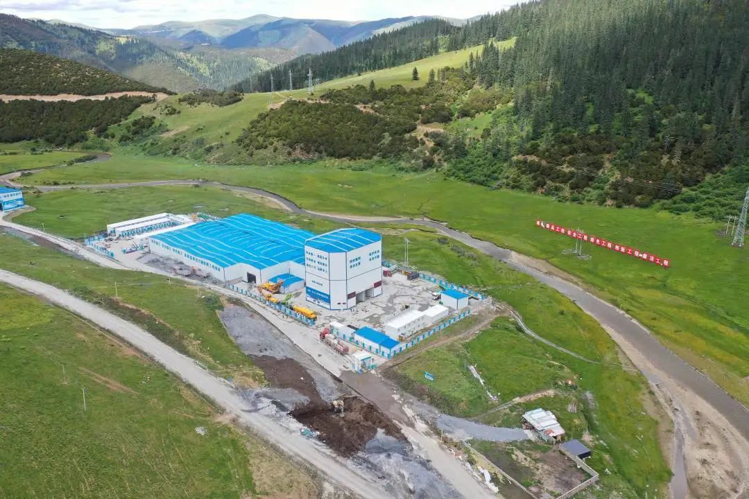 “站”立高原！徐工攪拌站助力川藏線建設(shè)！