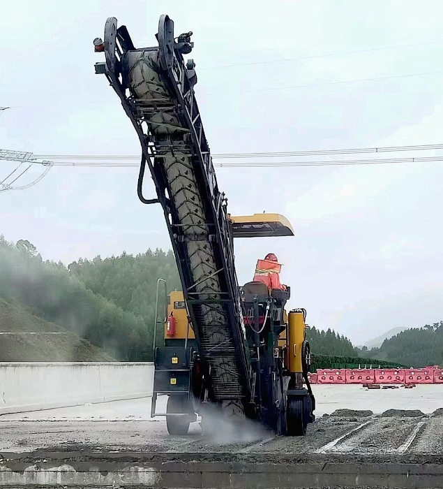 靠譜！徐工銑刨機(jī)化身“護(hù)路使者”助力巴平高速建設(shè)！