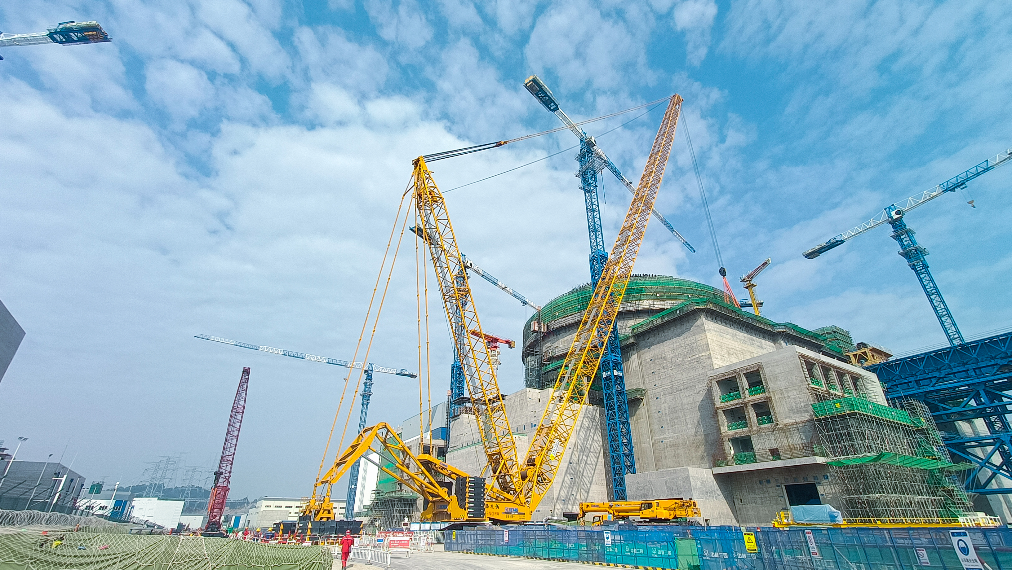 “穩(wěn)”字當(dāng)頭！徐工XGC800-I履帶起重機(jī)助建福建大型核電項目