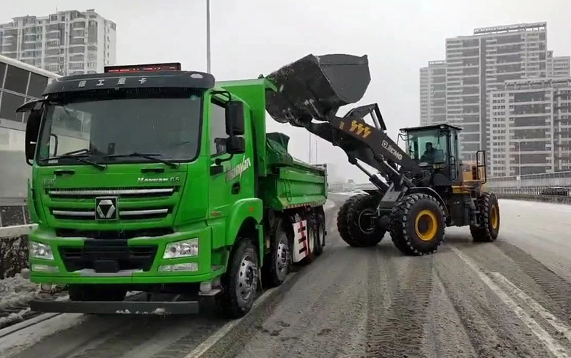 除雪保暢通，徐工汽車(chē)在行動(dòng)