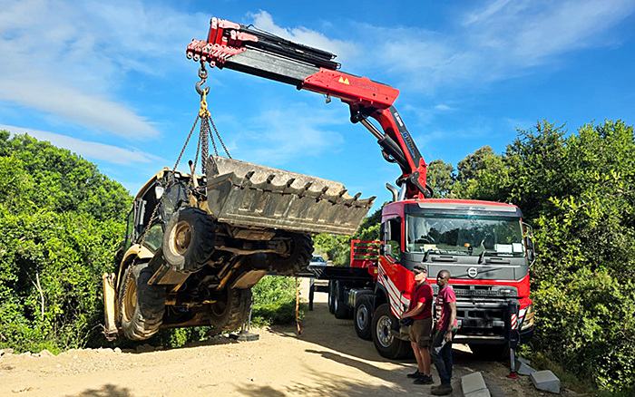 徐工SQZ660折疊臂隨車(chē)起重機 成為海外道路清障得力“干將”