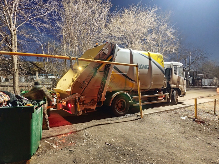 徐工后裝壓縮式垃圾車(chē)助力阿斯塔納：高效環(huán)保，助力城市清潔